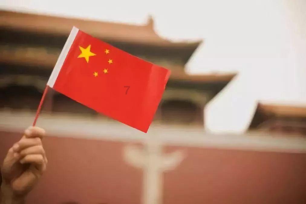 《悬崖之上》里，周乙身份暴露是因为什么？游戏画面